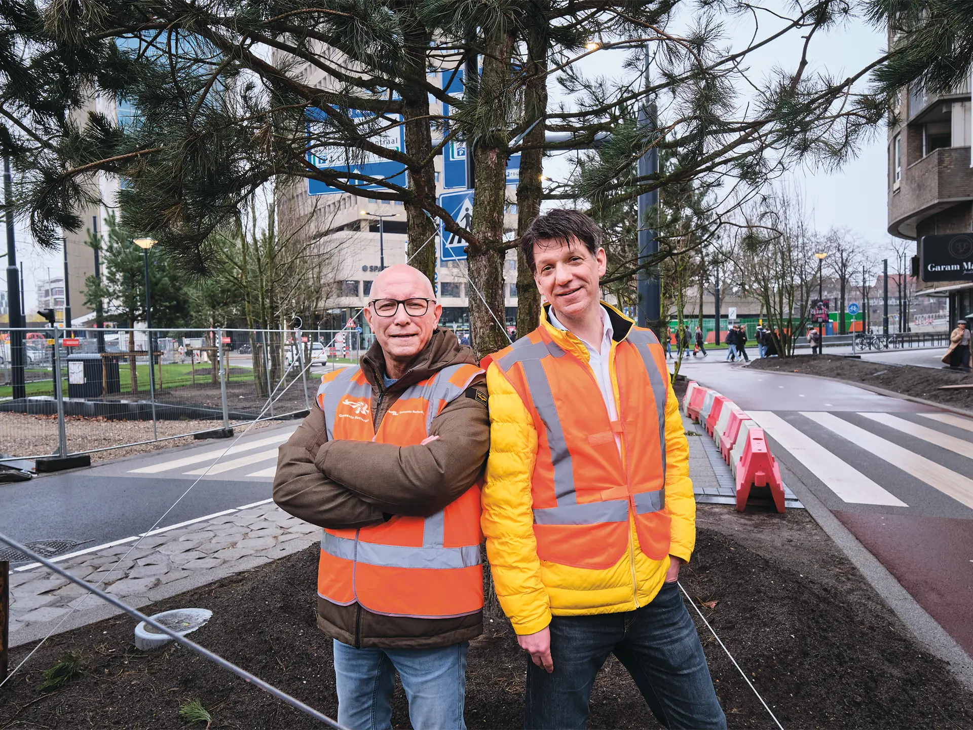 Christian Gausepohl en Ronald Loch bij de herinrichting van het Hofplein in Rotterdam